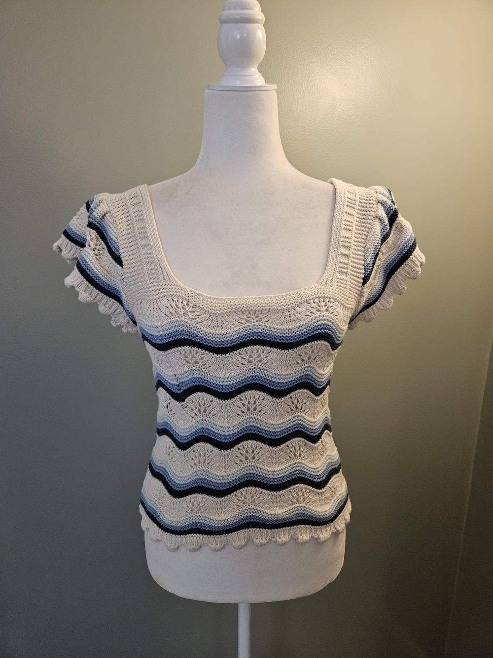 Jessica Simpson Cream Knit Square-Neck Short Sleeve Top with Blue Stripes Size M